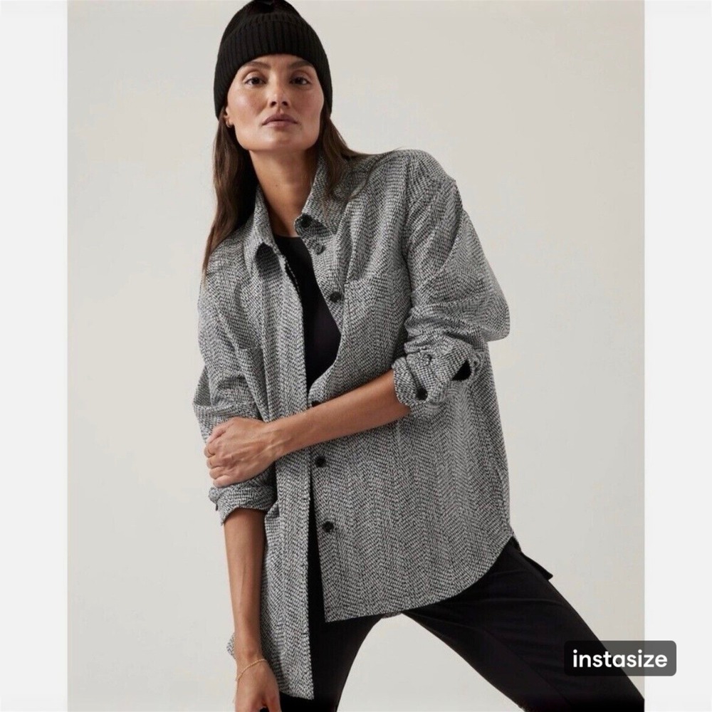 Athleta Medium Oversized Textured Shirt Jacket‎ Button Up in Braiden Snake Print